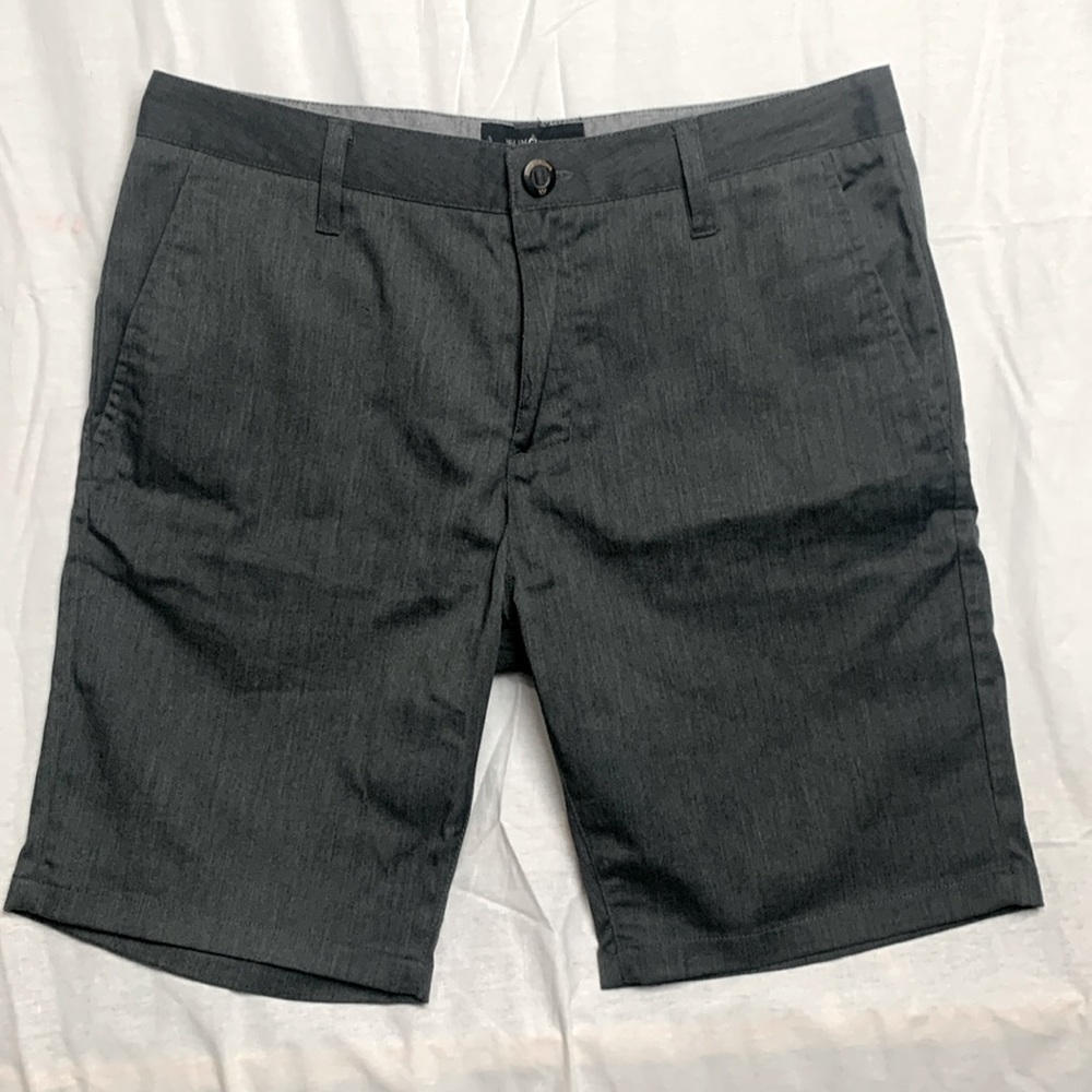 Bluecrown Slim chino size 32 men’s shorts gray 8” inseam